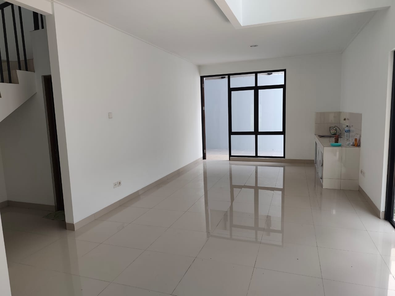 Rumah Disewakan di Summer Bliss Taman Simpruk